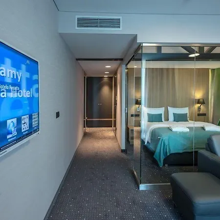 Regatta Restauracja ホテル