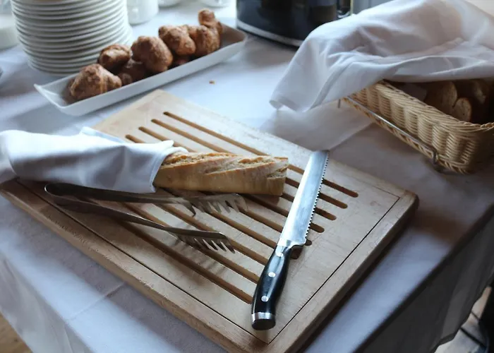 Regatta Restauracja فندق بوزنان