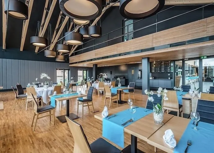 Regatta Restauracja Отель Познань