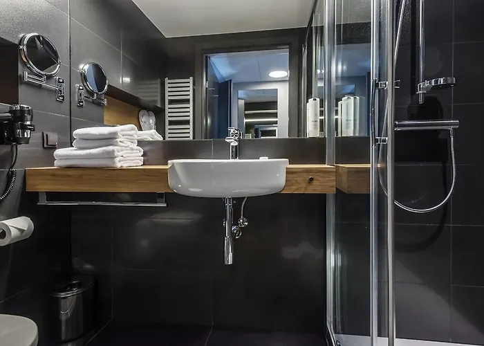 فندق Regatta Restauracja بوزنان